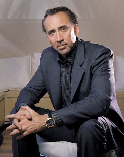 1. Николас Кейдж (Nicholas Cage) отказался от роли в Шреке из-за того, что переживал за свою репутацию в глазах детей. Известен тем, что у него очень богатая фильмография, а вот озвучивать Шрека он в свое время отказался. В интервью для ток-шоу «TODAY» актер признался телеведущей Саванне Гатри (Savannah Guthrie), почему он не захотел озвучивать великана-людоеда. Актер рассказал, что в игровом кино он не боится выглядеть страшным или уродливым, но, по его мнению, после участия в Шреке дети во всем мире запомнили бы его только зеленым огром, а он этого не хотел.