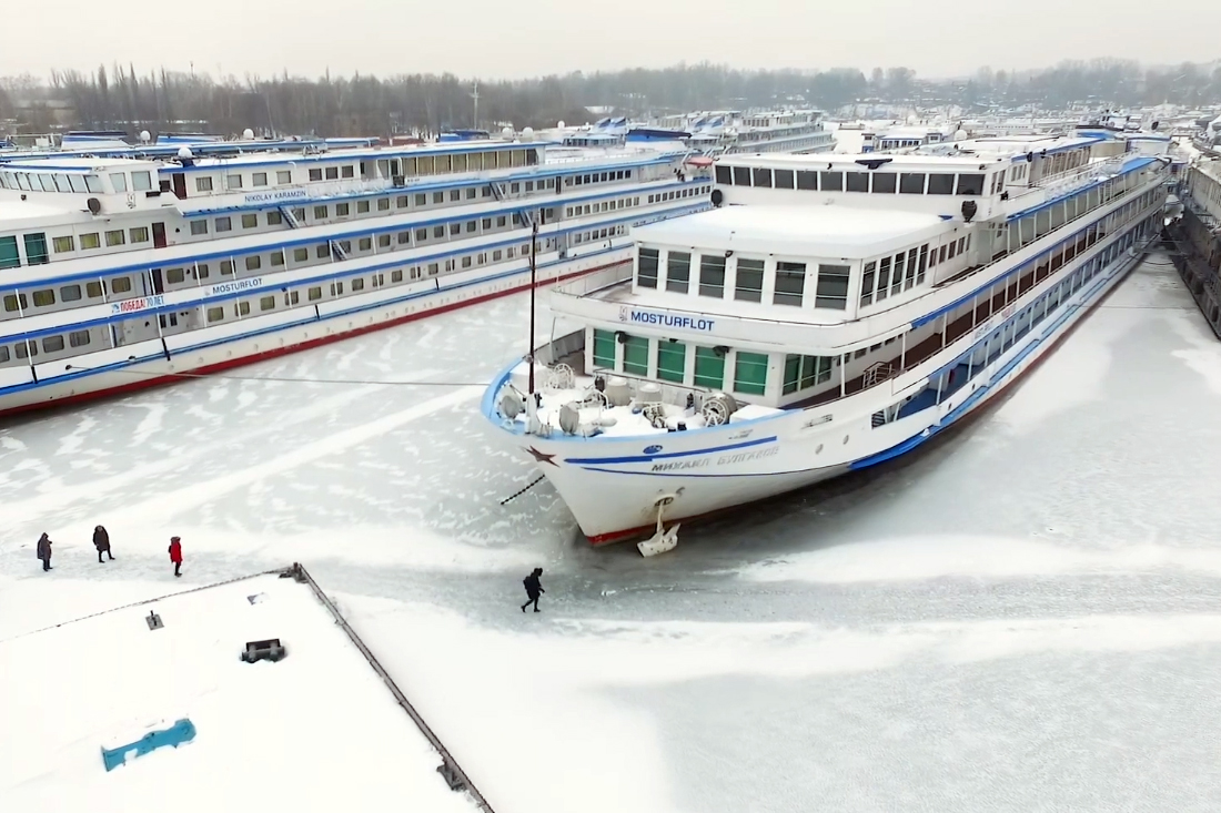 Зимний теплоход москва