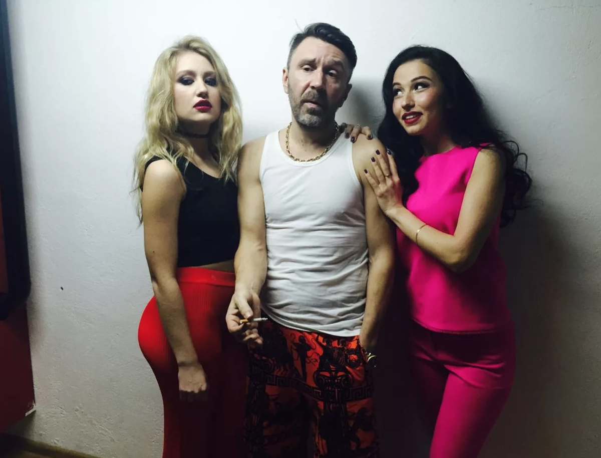 Группа ленинград. Фрунзенский универмаг санкт-петербург. Рок группа ленинград. Сеовая молистка окнинрад. Открытки с видами ленинграда.