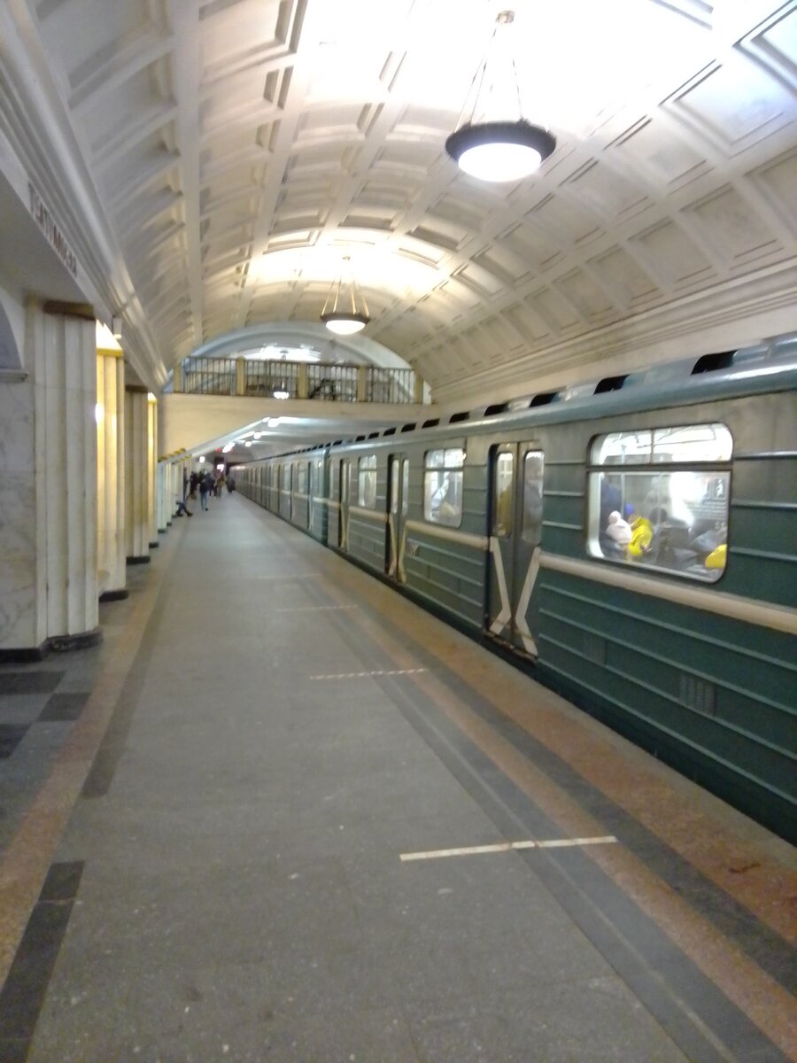 Станция Московского метро «Театральная».