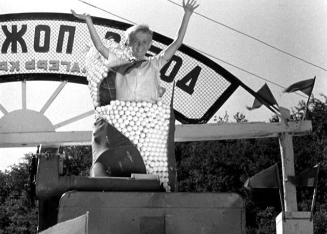 Кадр из фильма "Добро пожаловать, или Посторонним вход воспрещен" 