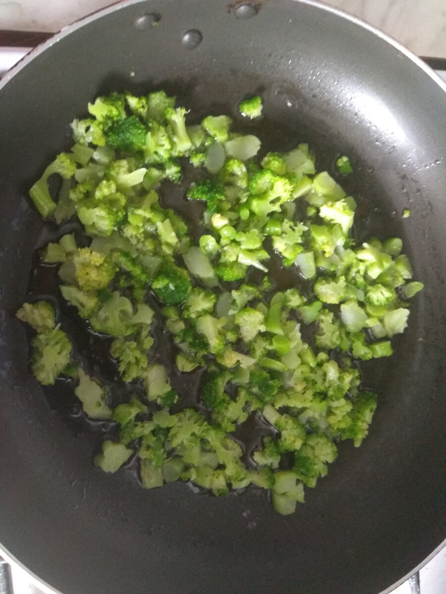 Брокколи на сковороде