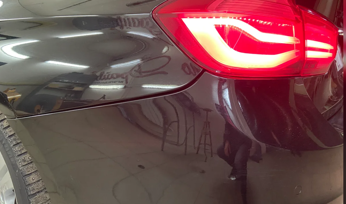 Неравномерные зазоры между задним бампером и крылом