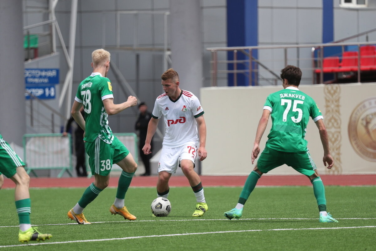 https://www.sports.ru/football/1097479179-opublikovano-video-draki-v-matche-molodezhnyx-komand-axmata-i-lokomoti.html