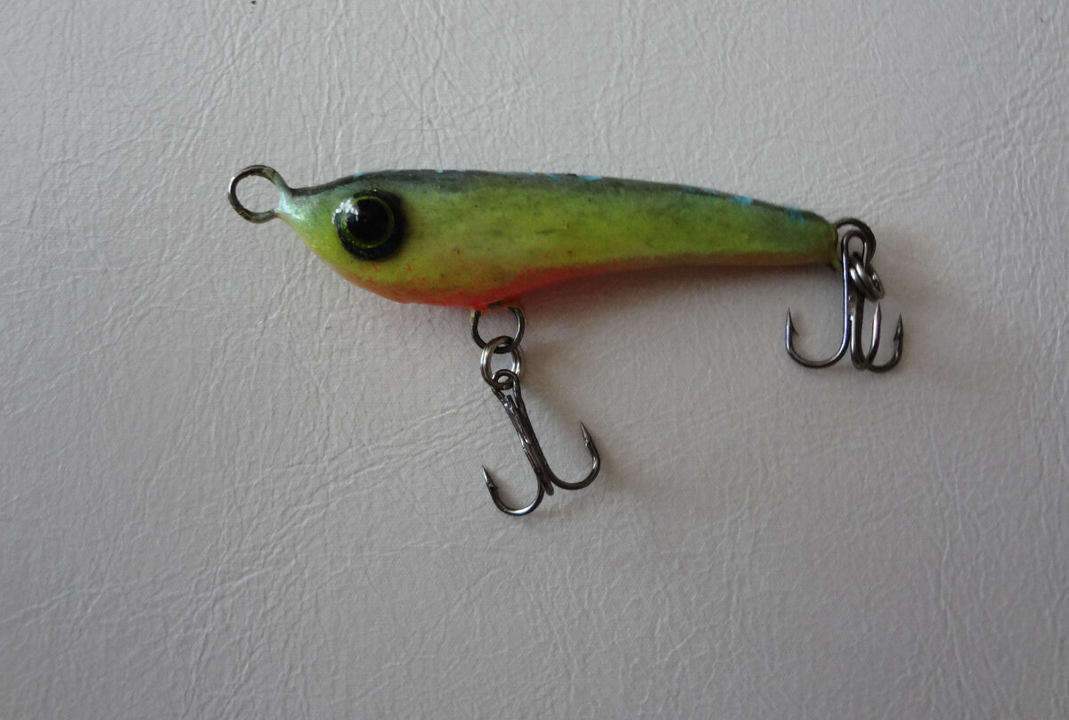 Окунёвый медленно тонущий микроджеркбейт 1.9 гр.