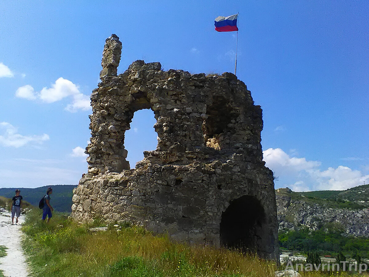 В этой башне были крепостные ворота.