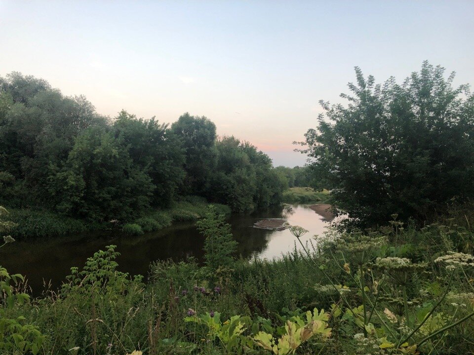 Река вечером