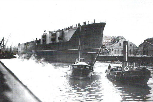 Спуск на воду корпуса линейного крейсера "Измаил". Корабль так и не будет достроен