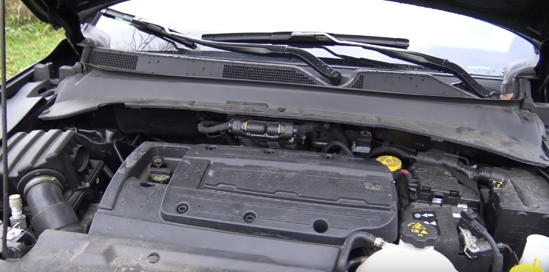 Подкапотное пространство вместе с двигателем на 1,4 литра и турбиной в комплектации Limited.