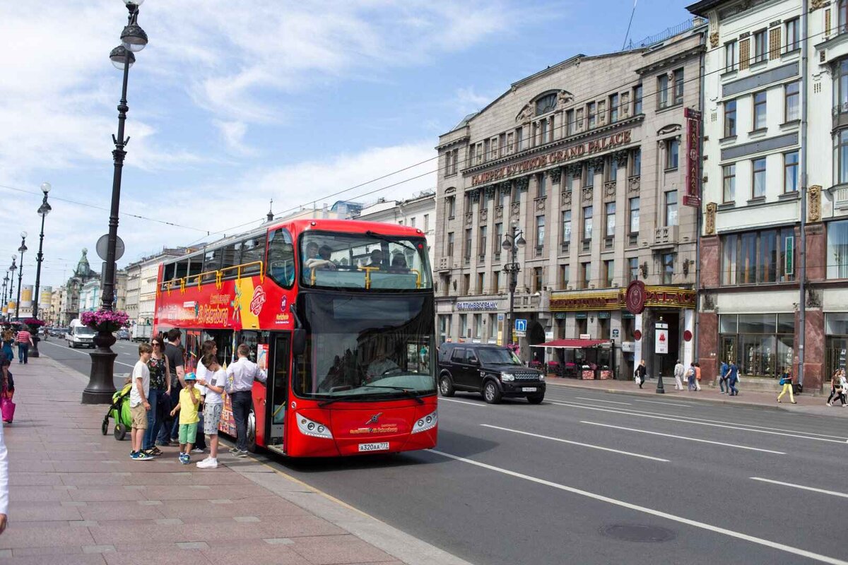 Nextup tour питер. Автобус City Sightseeing Санкт-Петербург. City Tour Санкт-Петербург. Обзорная автобусная экскурсия по Санкт-Петербургу. Экскурсионный автобус по Санкт Петербургу.