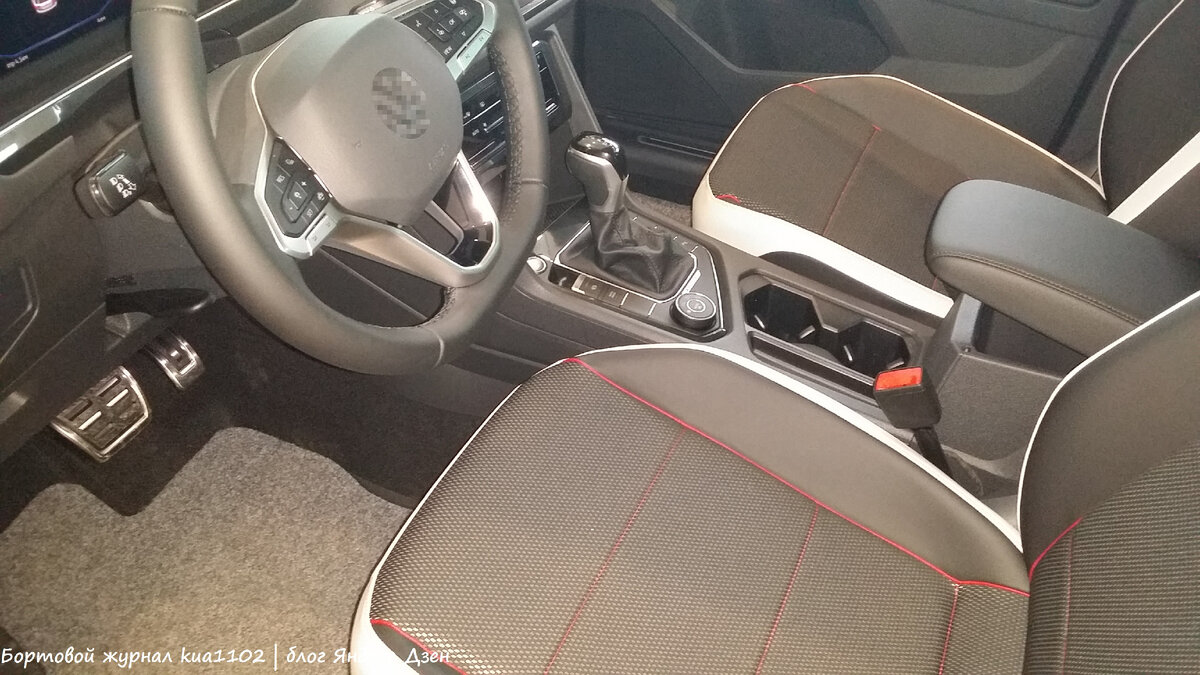 В данной комплектации комбинированная обивка сидений из ткани и искусственной кожи. Автор фотографии kua1102