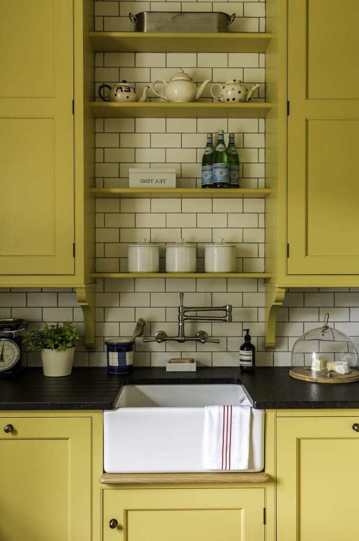 В дизайне Artichoke используется Little Green Light Gold No 53, чтобы скрасить вещи.