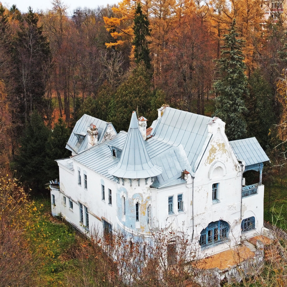 Усадьба построена в 1904 году по проекту Гуннара Свенсона, служившего в Российской империи при шведском посольстве.  