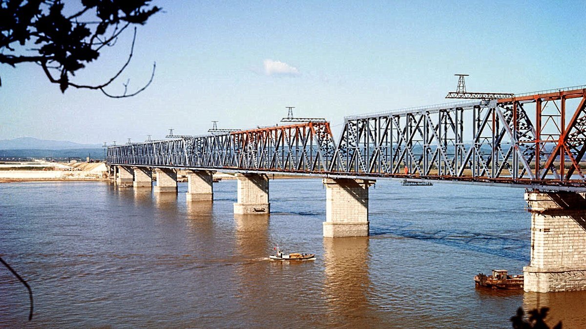 Общая длина однопутного железнодорожного моста составила 1435,3 м. Фото из открытых источников