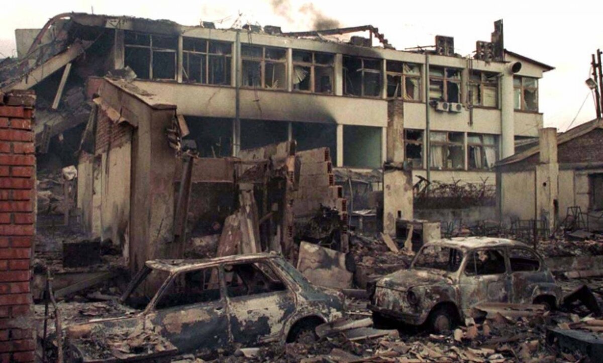Бомбардировка сербии 1999. Сербия бомбардировки НАТО 1999. Бомбардировки НАТО Югославии 1999.