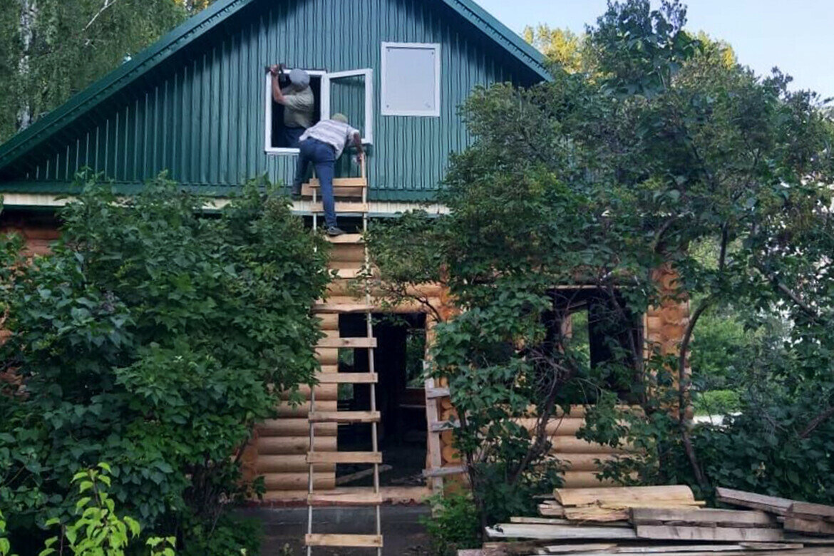 Бревенчатый дом в национальном стиле должен был стать местом для приема гостей, а также столовойФото: © Рафаэль Назмутдинов