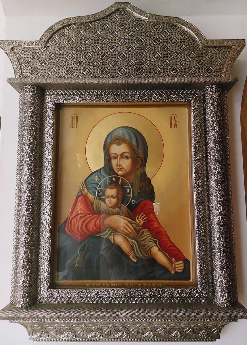 Сегодня сфотографировала Киккскую икону Божией Матери, именуемую "Милостивая".  Любуйтесь, мои дорогие.