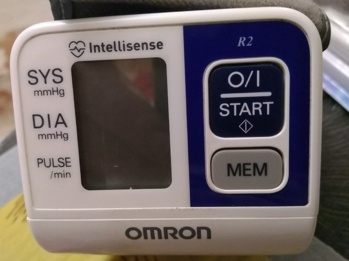 Фото автора. Тонометром довольна