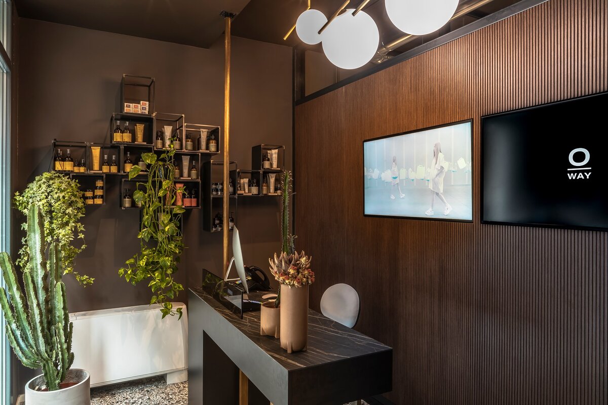 Ресепшн в салоне красоты на парикмахерской мебели Maletti 