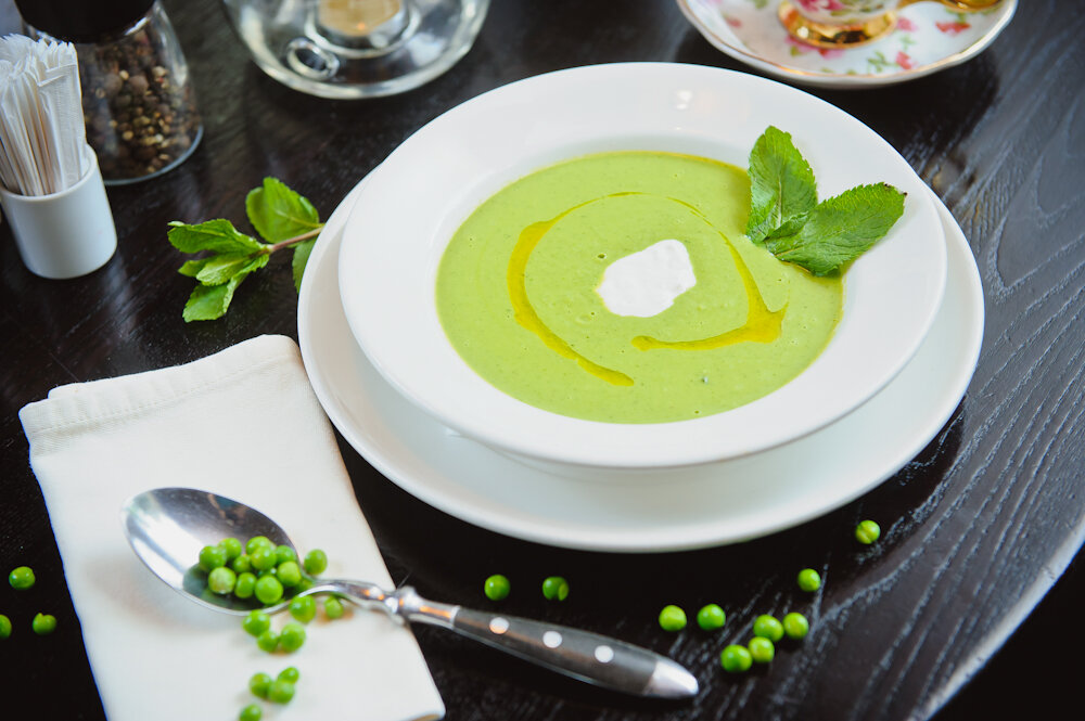 Суп из зеленого гороха. Крем суп из зеленого горошка. Гороховый крем суп. Суп пюре с зеленым горошком. Крем суп с зелёного горошка.
