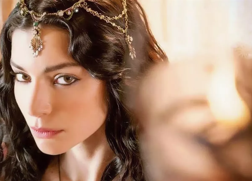 Мерве Болугур