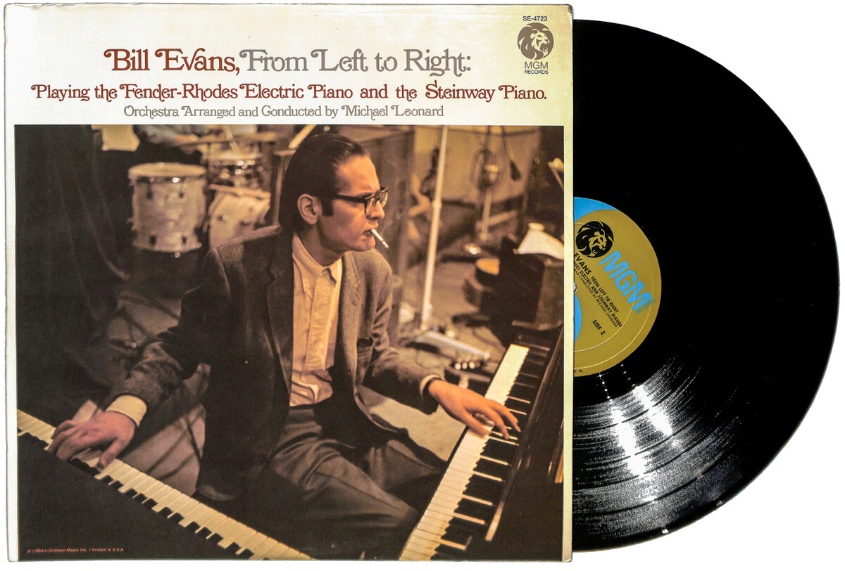Bill Evans From Left to Right. Здесь Эванс экономно использует сразу  две клавиатуры - электрическую, "Фендер-Родс" и классическую "Стэйнвей".
