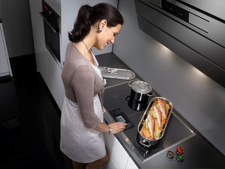 Индукция дает множество возможностей: например, готовить в посуде нестандартной формы
