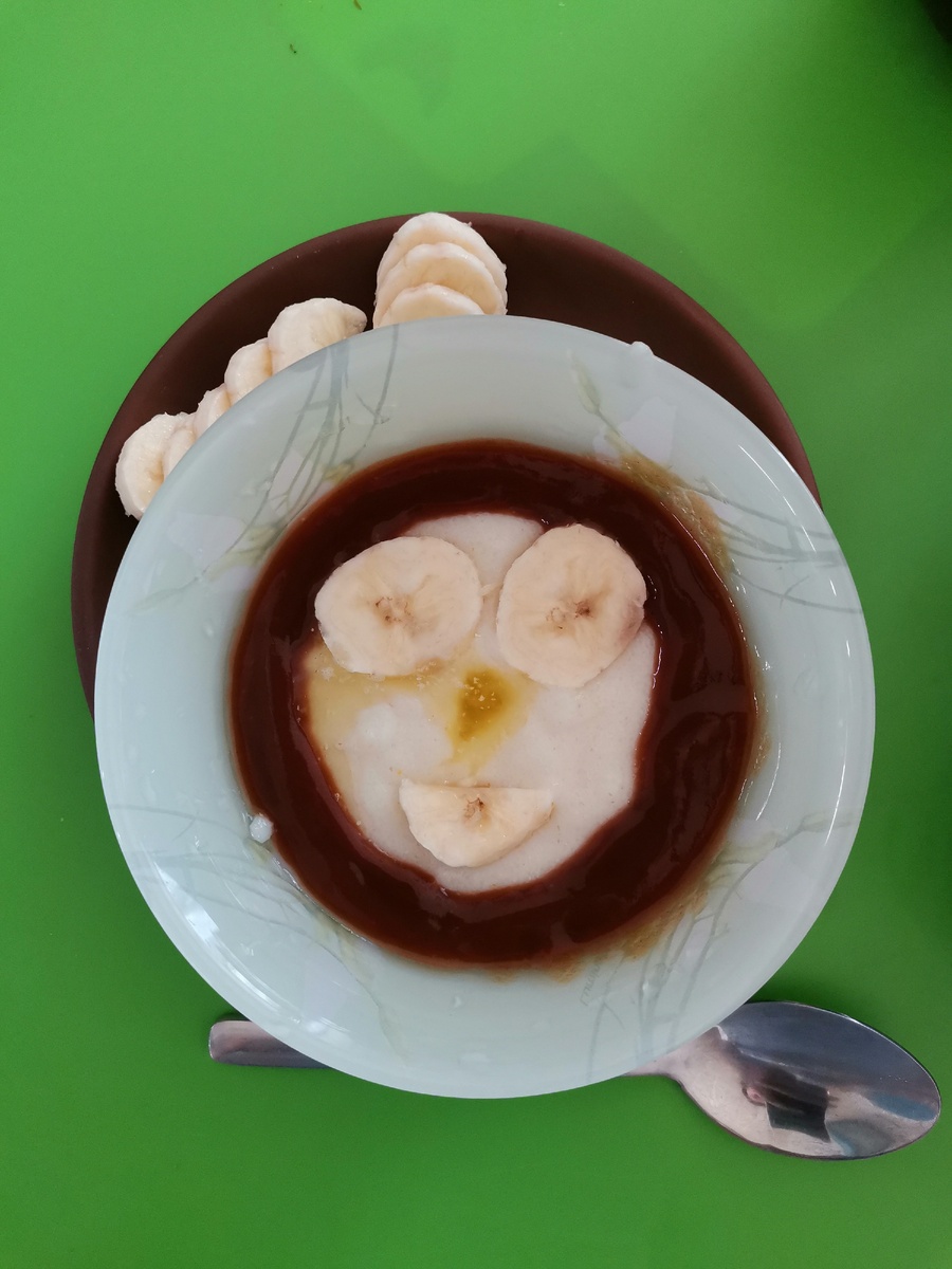 Вот она классическая манная каша на молоке. 