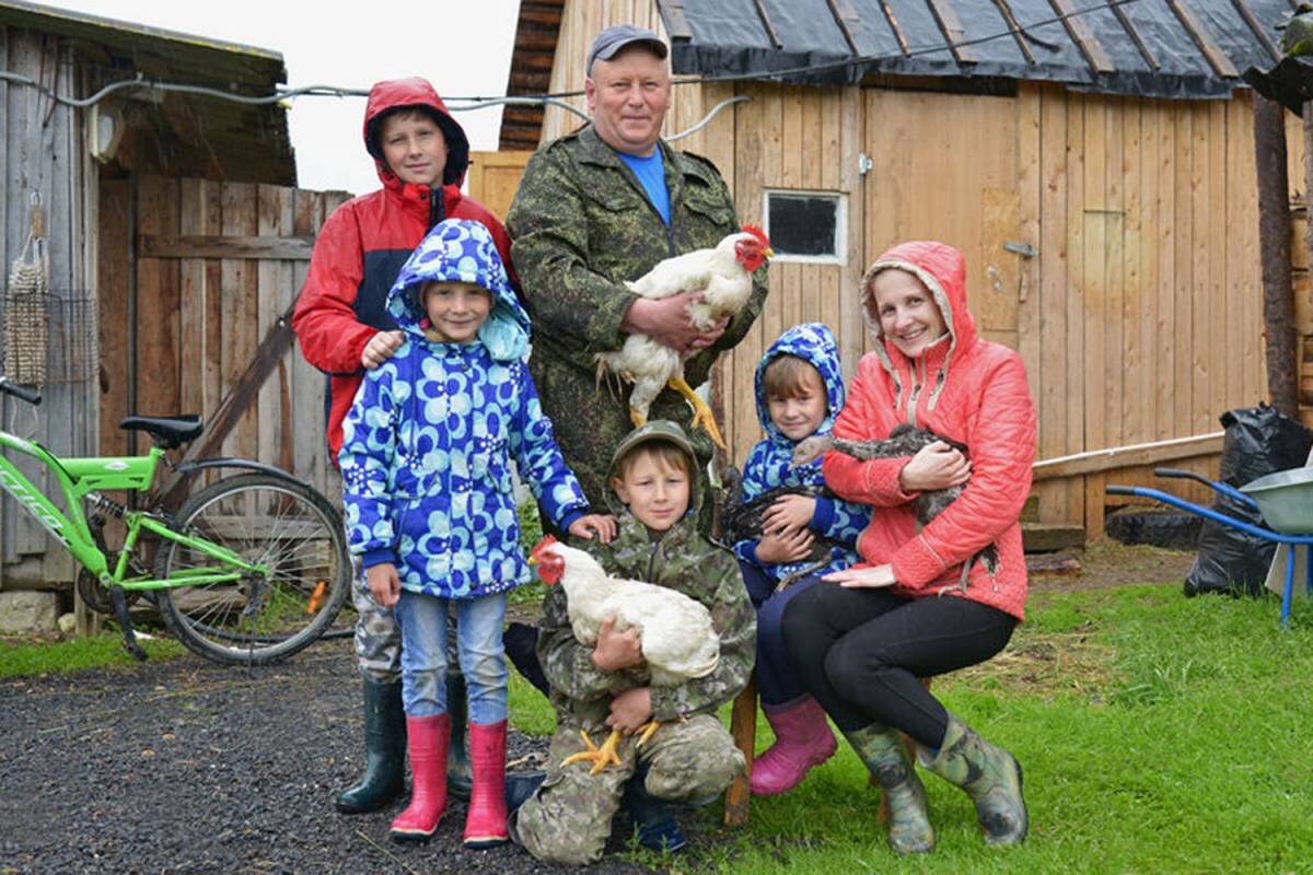 Многодетные семьи республики башкортостан. Многодетная семья. Деревенская семья. Малообеспеченная семья. Поддержка многодетных семей.