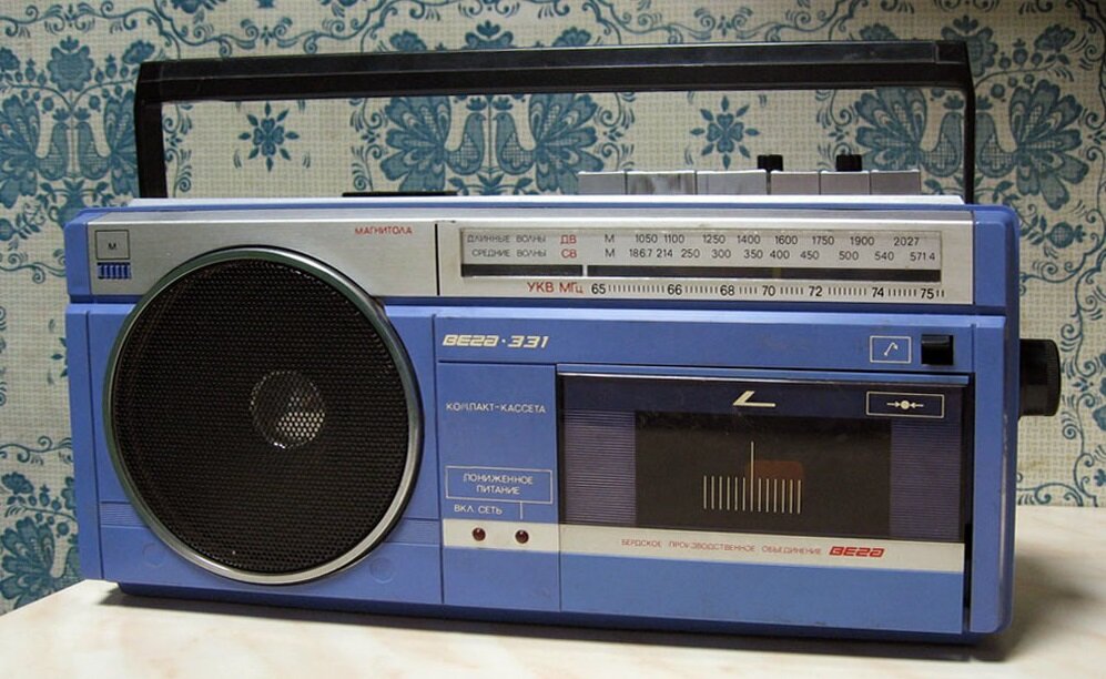 Кассетная магнитола Вега-331 1986 года выпуска