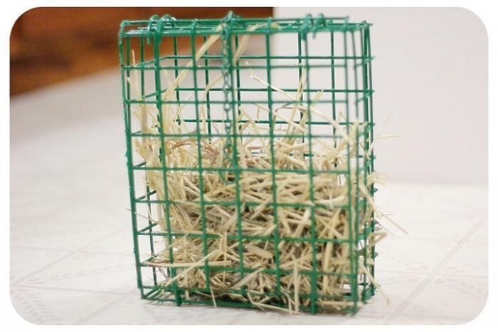 Процесс изготовления и особенности использования кормушки для сена