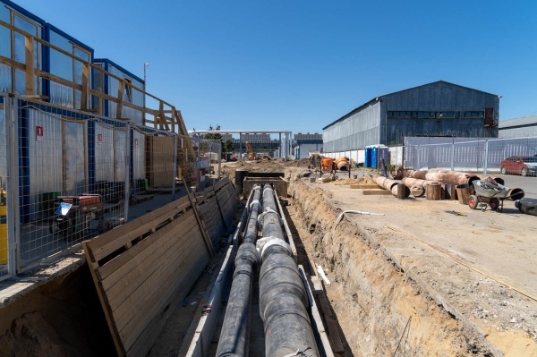 Прокладка трубопроводов на Парнасе | Фото: gptek.spb.ru