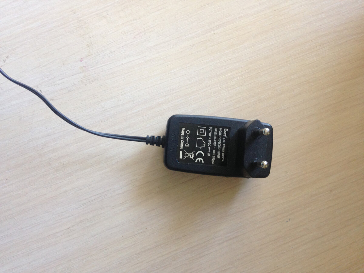 Блок питания: Напряжение - 5.2 Вольта, Ток - 1 Ампер