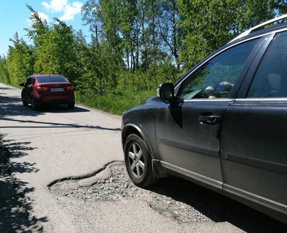 Дорога у поселка Апраксин. Фото из ВК-группы "Красивая Ленобласть"