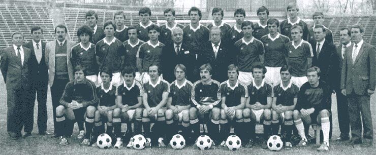 В 1983 году впервые в своей истории Днепр выиграл чемпионат СССР. Это значило, что команде из Днепропетровска осенью 1984 года предстоит дебютировать в кубке чемпионов.