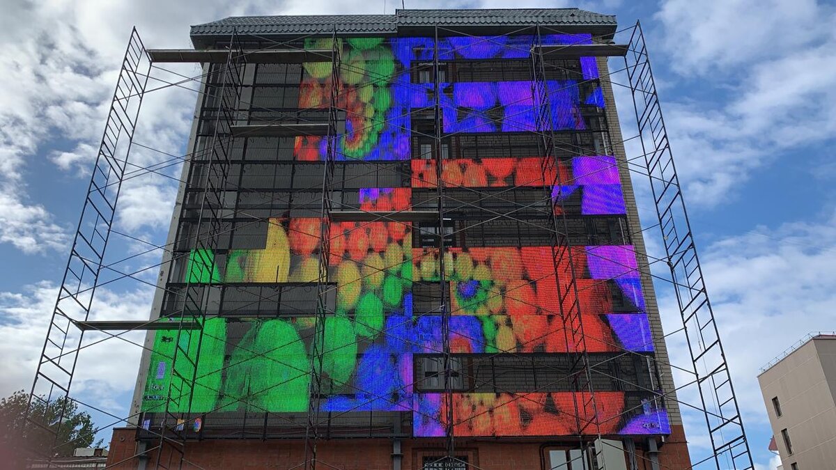 Медиафасад Ханты-Мансийск (процесс монтажа)