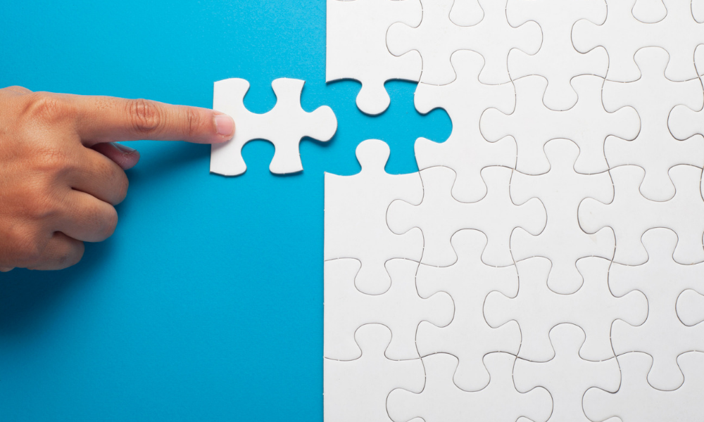 Гештальт (от нем. gestalt — «целостный образ») – это некая сущность, состоящая из нескольких частей, но воспринимаемая человеком как единая и неделимая. Для нашей психики роль гештальта чаще всего играет последовательность действий, начав которую, мы испытываем потребность завершить её.  