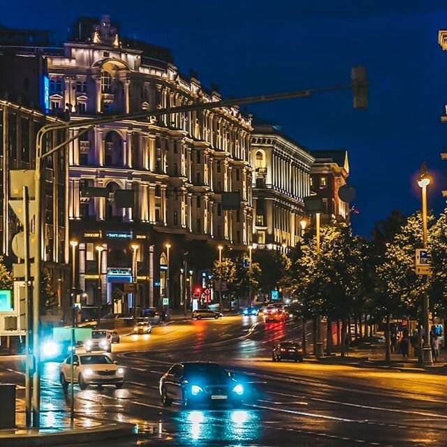 Тверская вечером