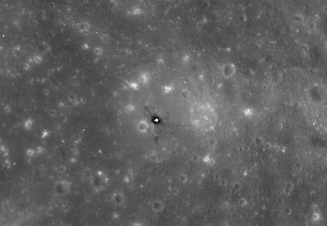 Снимок места прилунения Аполлон-17,сделанный спутником LRO.
