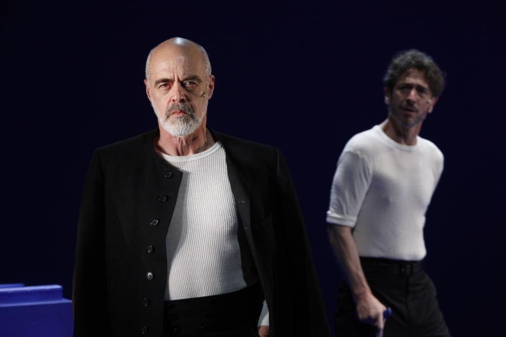 Сцена из спектакля, фото с сайта театра Гешер