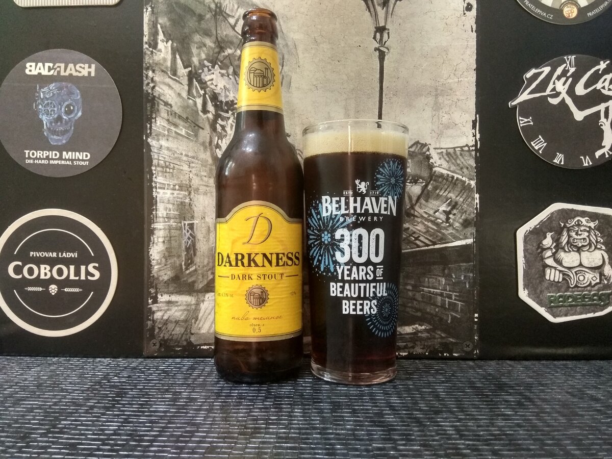 Darkness Stout в бокале Belhaven
