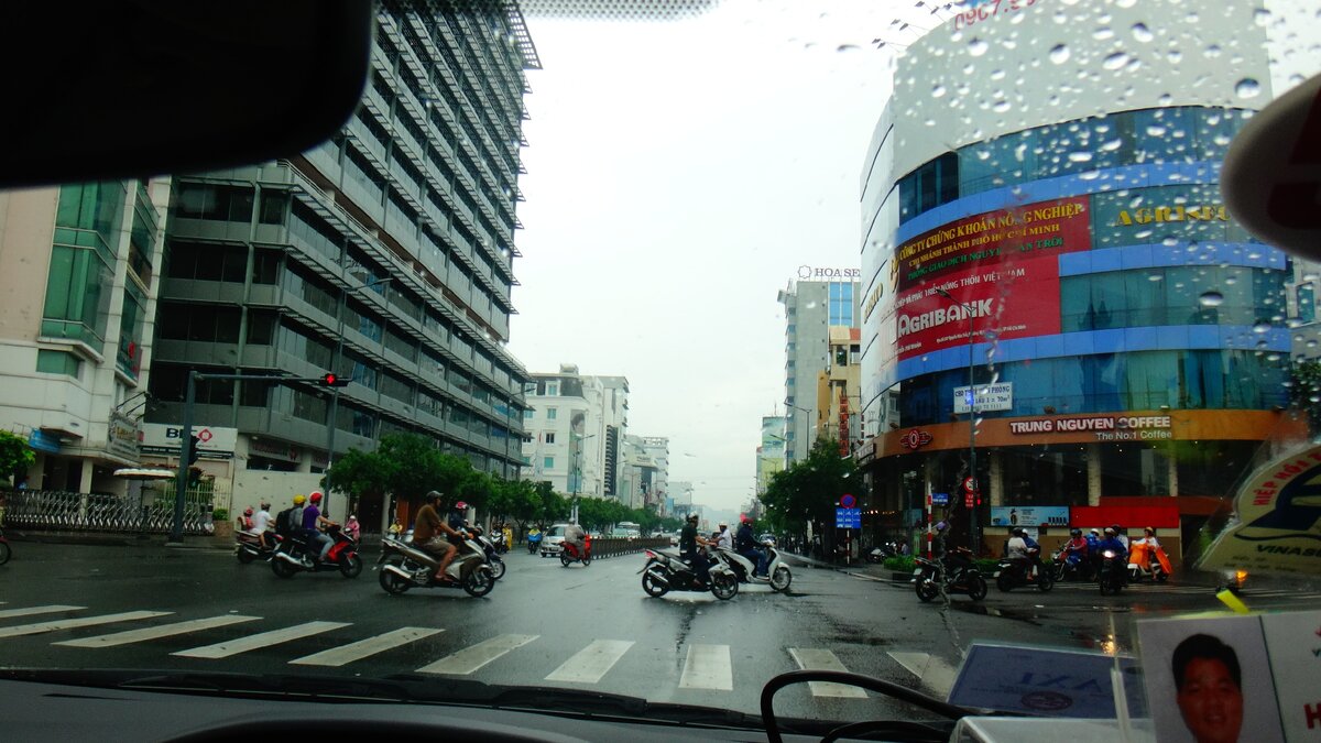 Перекрёсток в Хошимине (фото автора)