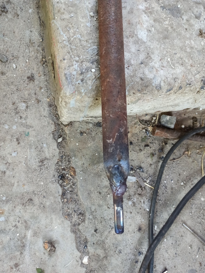 На фото выглядит как при полной проварке, на самом деле прихватил с двух сторон, сломало ,приваривал позже 2 раз.