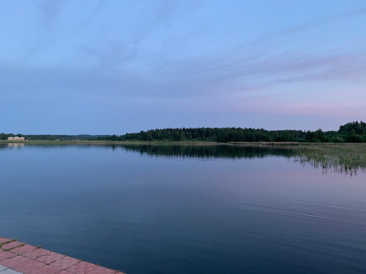 Озеро рядом с которым находится Иософо-Волоцкий монастырь 