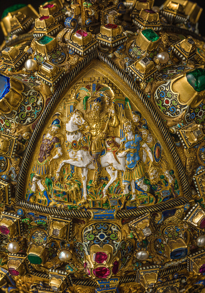 Держава что внутри. Шапка мономаха скипетр и держава. Шапка мономаха оружейная палата московского кремля. Корона скипетр держава. Корона скипетр и держава россии.