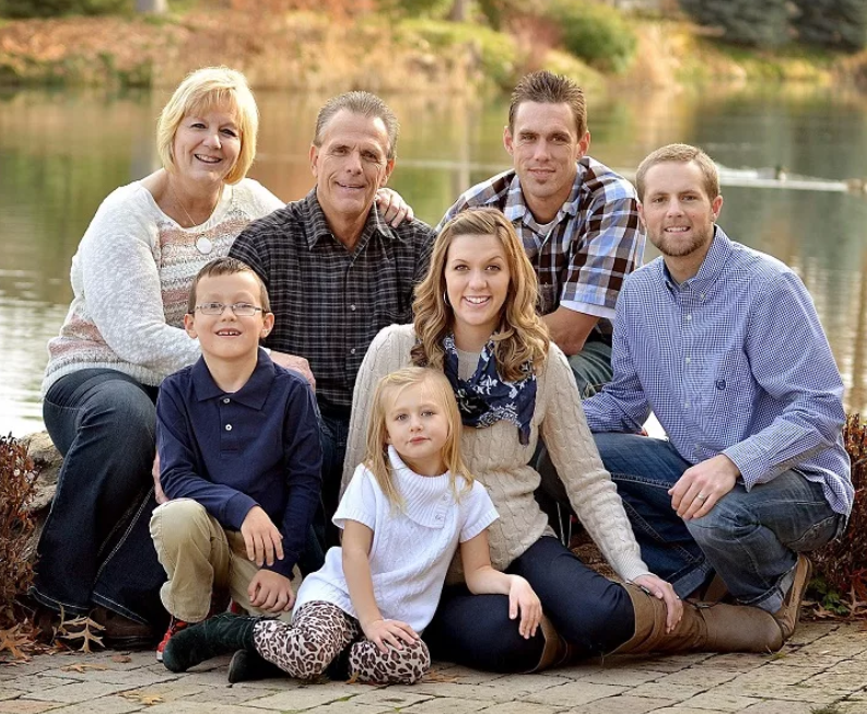 семя. молодая семья. большая семья. многодетная семья в россии. большая семья.