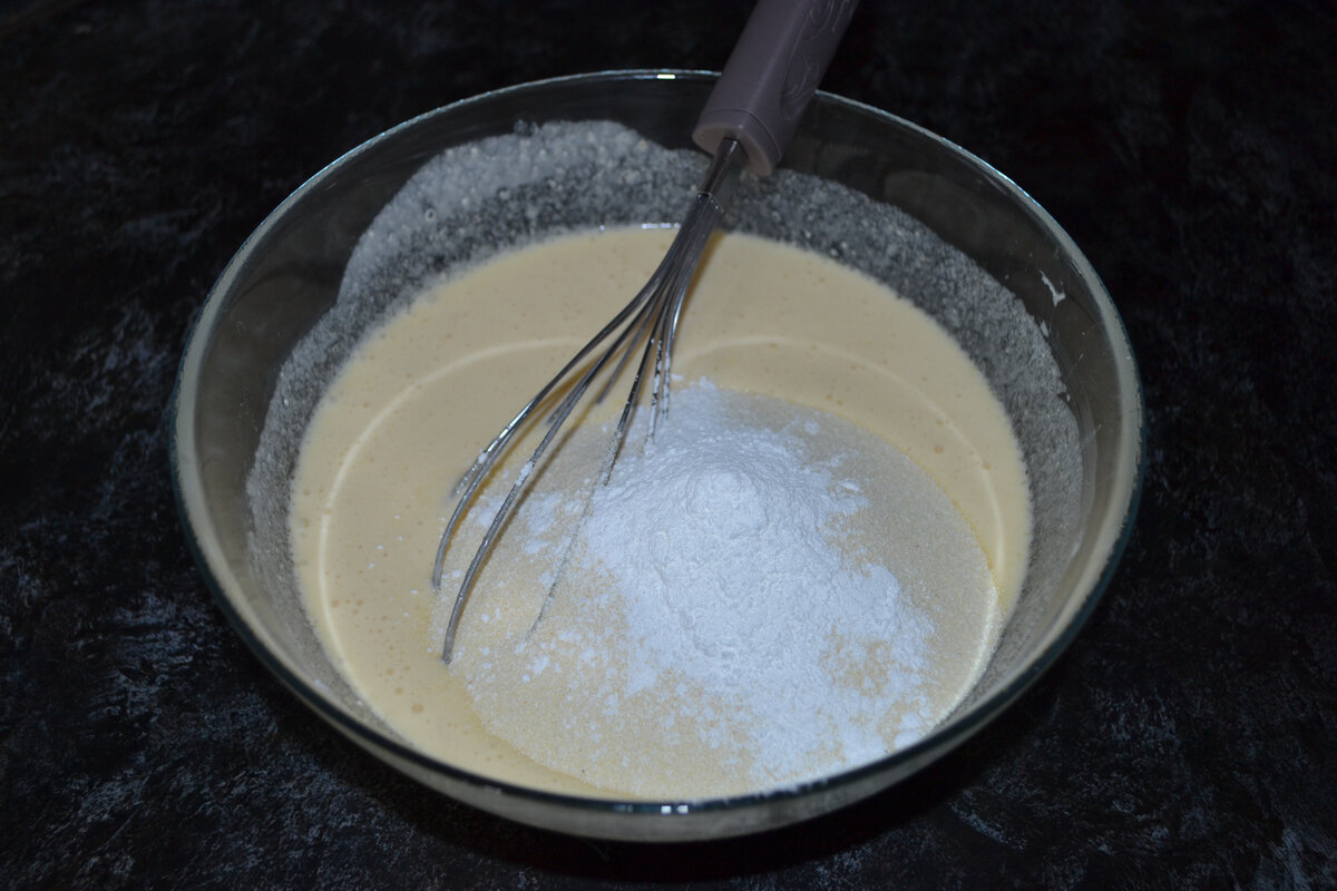 Что можно сделать из старой домашней сметаны Испекла очень вкусный пирог на сметане. Все смешала и в духовку, даже миксер не 