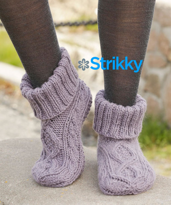 
С приходом первых холодов «включается зеленый свет» для вязания зимних домашних сапог. Хочется нам, чтобы они были потеплее и покрасивее и именно сегодня мы знакомим Вас со схемой и подробным описанием вязания стильных сапожок Celtic Dancer от DROPS, которые соединили в себе эти два немаловажных качества.
