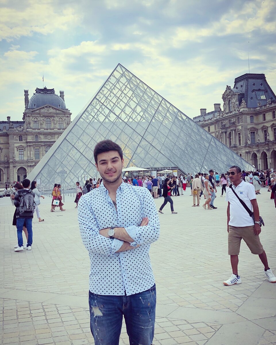 Дома вы знаете, где делать покупки, заказывать пиццу, какой автобус едет в нужное вам направление и т.д. Все эти вещи кажутся простыми. До тех пор, пока вы не оказываетесь в незнакомом месте и понимаете, что вы там совсем ничего не знаете. 
В этом случае вам приходится принимать важные решения, от которых в прямом смысле будет зависеть, где вы сегодня будет ночевать, и что будете есть. Такие спартанские условия помогут вам в дальнейшем быть ответственным за свои действия и легче принимать решения.