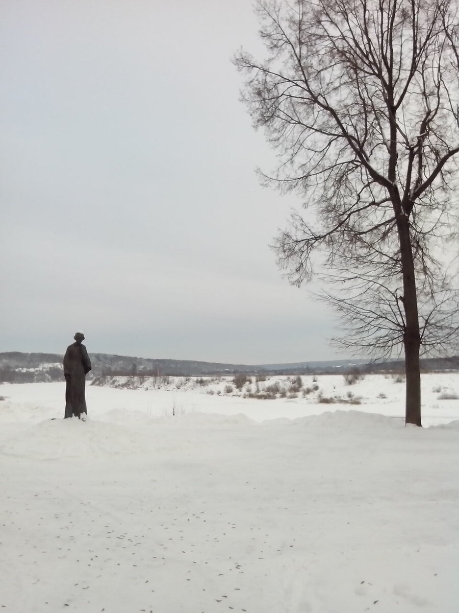 Памятник Марине Цветаевой в Тарусе